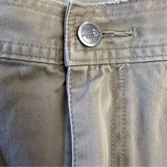 The North Face Men's Khaki Flat Front Shorts Size 38 - Picture 2 of 10